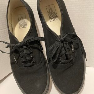 Van’s ,Monochrome Black, off the wall shoes